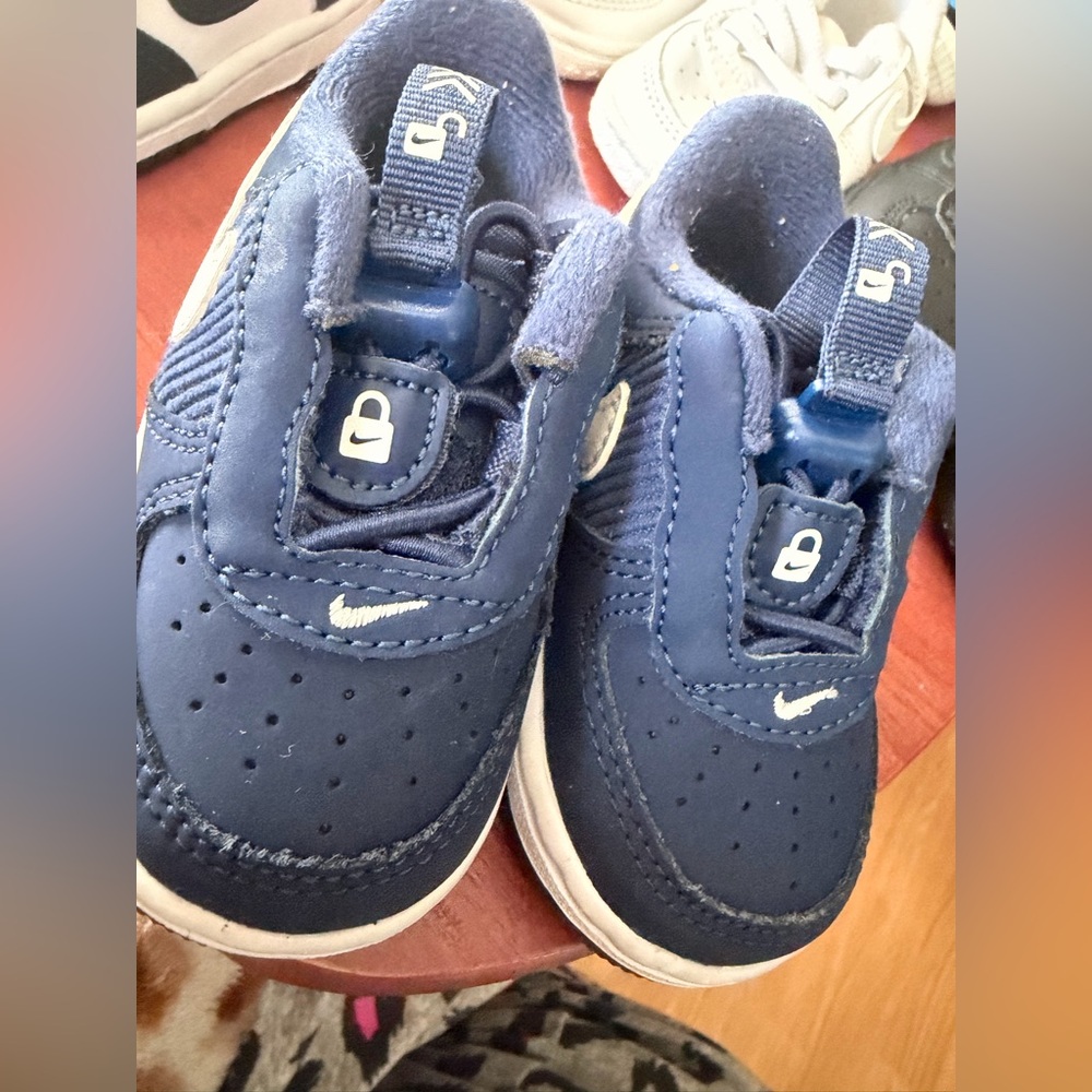 Nike kids Navy Sneakers Size 3c baby non walking